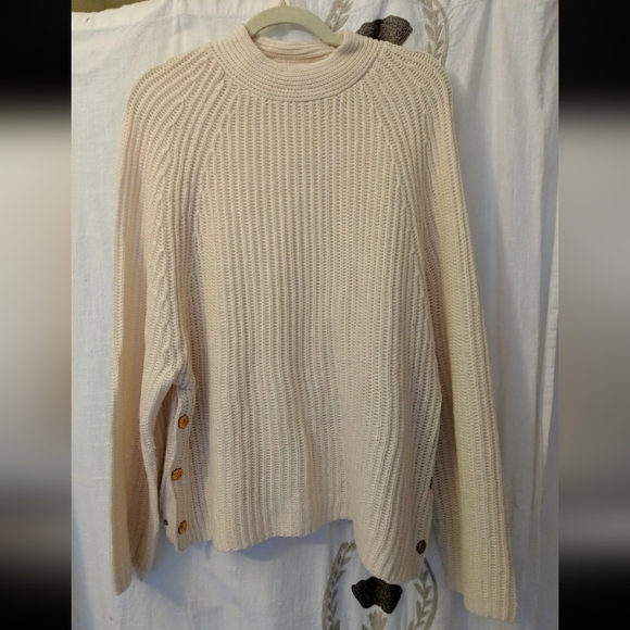 LN White Vici Sweater Button Crew S - Picture 7 of 8